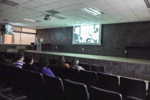 Proyección Película 8M